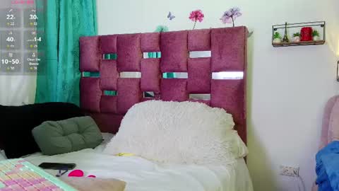 Snapshot of scarlett__jhonson chatting on June 11, 11:25 pm Scarlett online show from June 11, 11:25 pm
