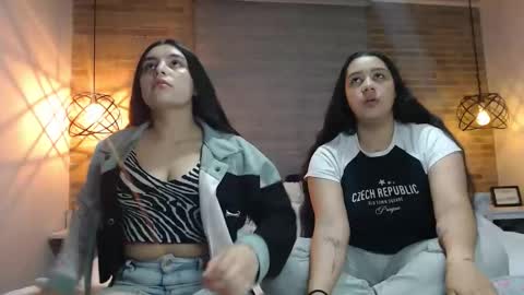 Snapshot of scarlett_evance chatting on December 1, 10:09 am Scarlett and Jazmin online show from December 1, 10:09 am