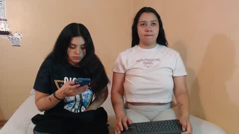Snapshot of scarlett_evance chatting on July 10, 9:01 am Scarlett and Jazmin online show from July 10, 9:01 am