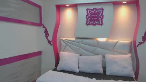 Snapshot of scarlett_hilts chatting on December 17, 2:44 am Scarlet online show from December 17, 2:44 am