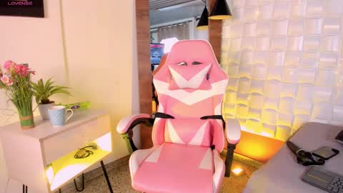 scarlett_kiiss online show from February 4, 12:00 pm