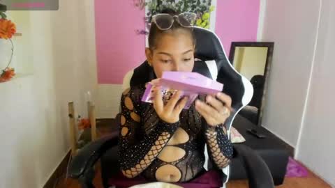scarlett_lune online show from May 21, 7:10 pm