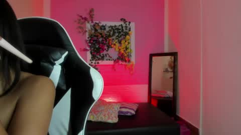 scarlett_lune online show from May 23, 6:45 pm