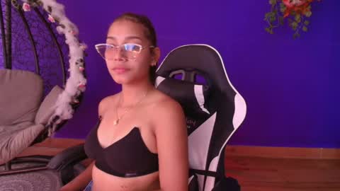 scarlett_lune online show from May 24, 7:30 pm