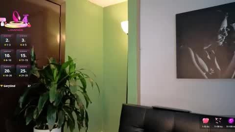 Snapshot of scarlett_moore_ chatting on May 23, 8:13 pm Scarlett online show from May 23, 8:13 pm