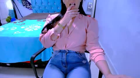 Snapshot of scarlett_sex2 chatting on March 6, 1:29 pm scarlet online show from March 6, 1:29 pm