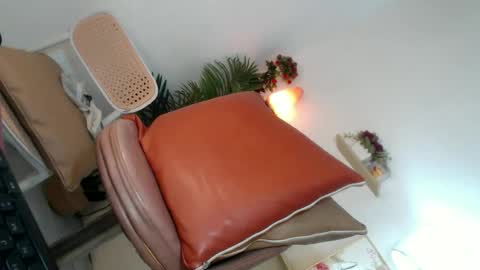 Snapshot of scarlett_sofia69 chatting on July 7, 8:07 am online show from July 7, 8:07 am