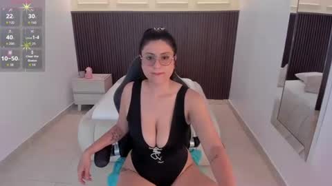 Snapshot of scarlett_voss1 chatting on June 19, 7:39 pm SCARLETT online show from June 19, 7:39 pm