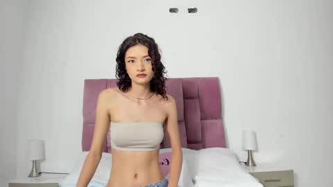 Snapshot of scarlettt_moon chatting on January 5, 12:21 pm scarlettt_moon online show from January 5, 12:21 pm