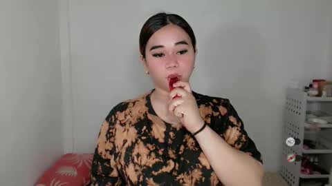 Snapshot of scarletvamp chatting on April 23, 12:29 pm scarletvamp online show from April 23, 12:29 pm