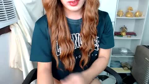 Snapshot of scarletxxxx chatting on December 2, 1:14 am Queen Scarlet online show from December 2, 1:14 am