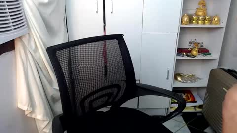 Snapshot of scarletxxxx chatting on December 20, 2:52 am Queen Scarlet online show from December 20, 2:52 am