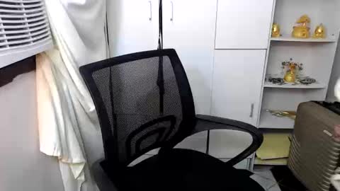 Snapshot of scarletxxxx chatting on January 3, 1:58 pm Queen Scarlet online show from January 3, 1:58 pm