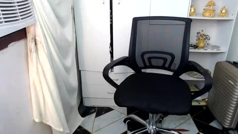 Snapshot of scarletxxxx chatting on January 12, 8:25 am Queen Scarlet online show from January 12, 8:25 am