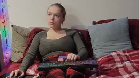 ScarredThighs online show from December 15, 6:45 pm