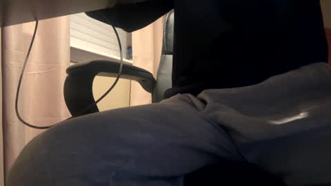 Snapshot of scb894682 chatting on December 5, 6:21 am Skinny College Boy online show from December 5, 6:21 am