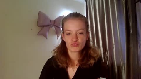 Elsa online show from July 21, 10:39 am