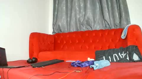 scentedfriction online show from February 3, 6:40 am