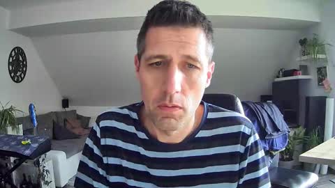 Snapshot of schnuckigeil chatting on February 4, 12:33 pm Dildomen online show from February 4, 12:33 pm