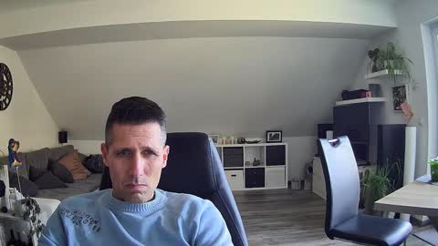 Snapshot of schnuckigeil chatting on March 10, 2:22 pm Dildomen online show from March 10, 2:22 pm