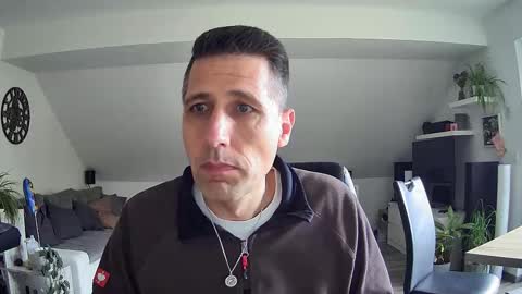 Snapshot of schnuckigeil chatting on March 17, 12:30 pm Dildomen online show from March 17, 12:30 pm