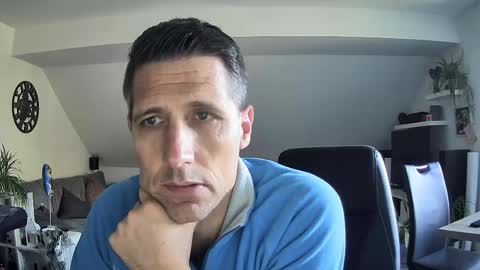 Snapshot of schnuckigeil chatting on May 18, 4:24 pm Dildomen online show from May 18, 4:24 pm