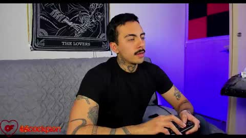 Alejandro help me to reach 200 thumps up online show from January 17, 5:45 am