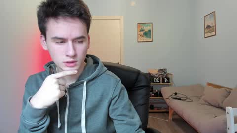 Snapshot of scooby_r chatting on February 3, 5:40 am Thomas brunette and Alex blond online show from February 3, 5:40 am