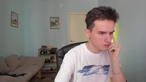 Snapshot of scooby_r chatting on March 2, 7:10 am Thomas brunette and Alex blond online show from March 2, 7:10 am