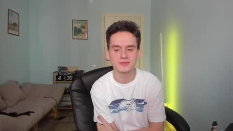 Snapshot of scooby_r chatting on March 2, 10:14 am Thomas brunette and Alex blond online show from March 2, 10:14 am