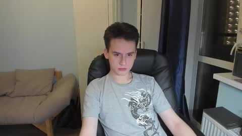 Snapshot of scooby_r chatting on November 4, 4:33 am Thomas brunette and Alex blond online show from November 4, 4:33 am