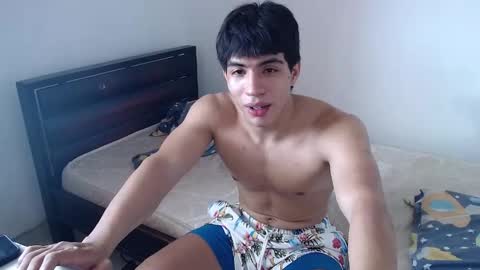 Snapshot of scoot2115 chatting on October 26, 5:52 pm scoot2115 online show from October 26, 5:52 pm