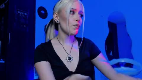 Snapshot of scorpiogoddesss chatting on April 9, 2:11 am Goddess online show from April 9, 2:11 am