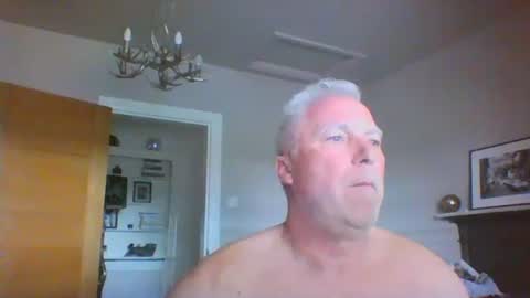Snapshot of scoti55 chatting on April 13, 1:38 pm scoti55 online show from April 13, 1:38 pm