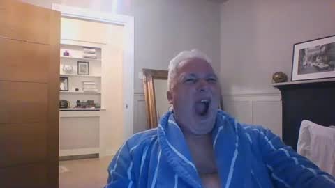 Snapshot of scoti55 chatting on April 17, 10:35 pm scoti55 online show from April 17, 10:35 pm