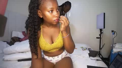 Snapshot of scovia_rael chatting on March 1, 4:53 pm Scovia online show from March 1, 4:53 pm