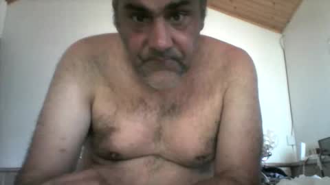 Snapshot of scubi007 chatting on September 29, 11:37 am scubi007 online show from September 29, 11:37 am