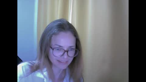 Snapshot of sea_dream chatting on September 15, 8:47 am SEA Dream online show from September 15, 8:47 am