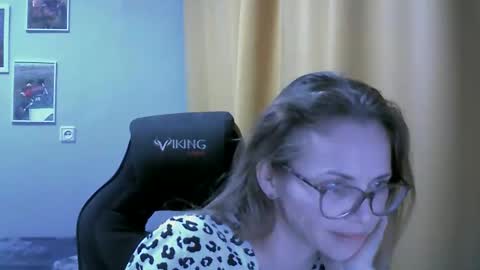 Snapshot of sea_dream chatting on September 21, 3:35 pm SEA Dream online show from September 21, 3:35 pm