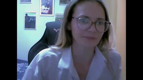 Snapshot of sea_dream chatting on September 26, 9:35 am SEA Dream online show from September 26, 9:35 am