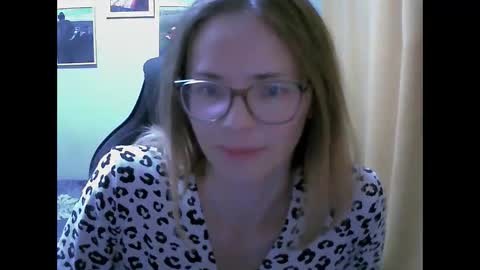 Snapshot of sea_dream chatting on October 3, 4:20 am SEA Dream online show from October 3, 4:20 am