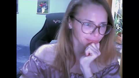 Snapshot of sea_dream chatting on October 16, 5:19 am SEA Dream online show from October 16, 5:19 am