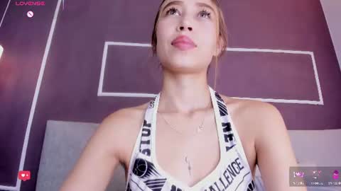 Snapshot of seattle_rousse chatting on June 27, 1:06 pm Rosie online show from June 27, 1:06 pm