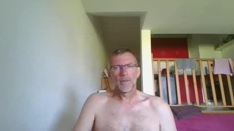 Snapshot of seb846894 chatting on May 28, 7:16 am seb846894 online show from May 28, 7:16 am