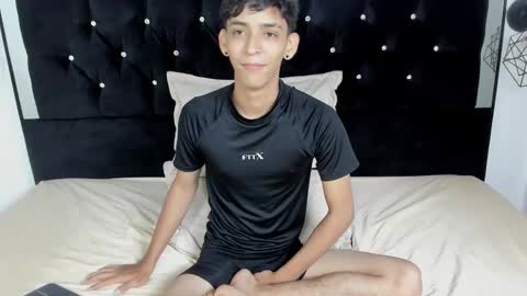 Snapshot of sebas_cat chatting on February 17, 1:46 am Sebastian Alvarez online show from February 17, 1:46 am