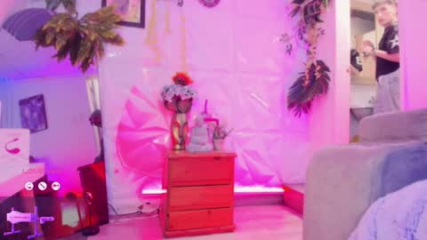 Snapshot of sebastianhilton chatting on February 20, 12:49 pm . INDEPENDENT MODEL online show from February 20, 12:49 pm