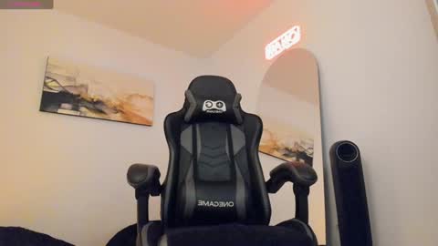 Snapshot of sebastianortizm chatting on January 26, 12:37 am Lucian Sinclair online show from January 26, 12:37 am