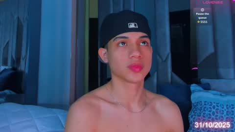 Sebastian online show from October 31, 9:05 pm