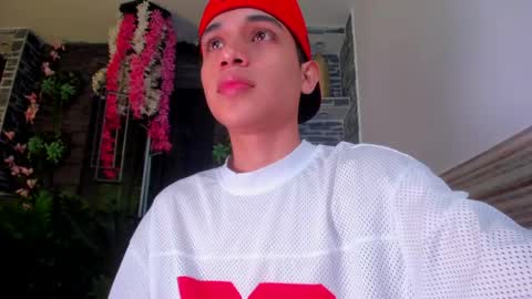 Snapshot of sebax_00 chatting on April 19, 4:01 am Sebastian online show from April 19, 4:01 am