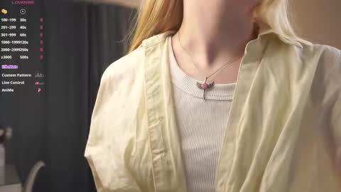 Snapshot of sebrinarainha chatting on October 1, 7:09 pm Rina online show from October 1, 7:09 pm